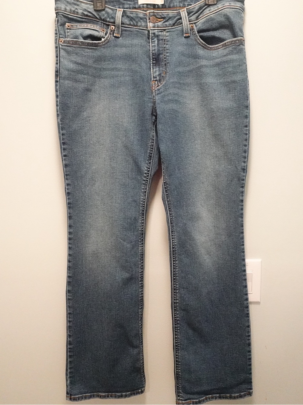 Levi’s Low Rise Bootcut Jeans | Dark Wash | Size 33